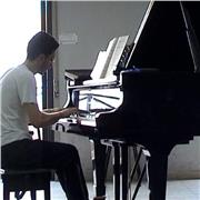 Docente di pianoforte al Liceo Musicale statale, impartisco lezioni private di pianoforte classico e moderno